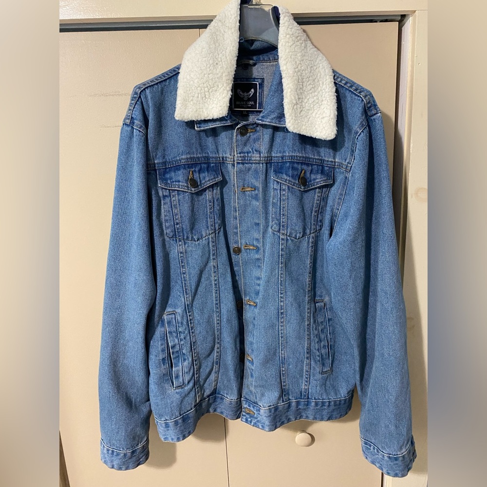 Men’s XL Jean jacket with removalable Sherpa collar